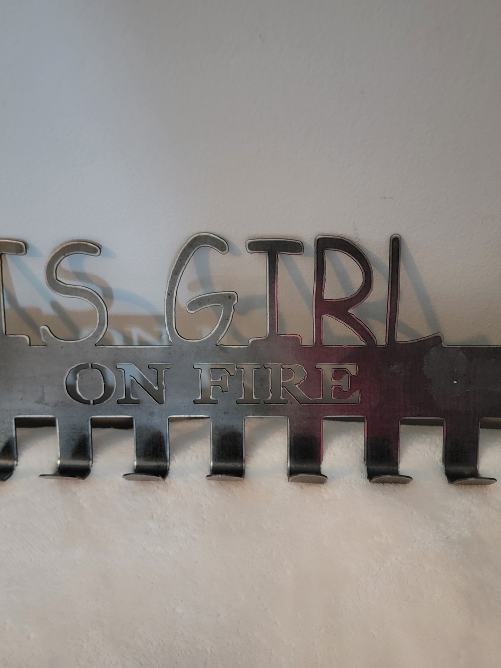 Metal Wall Awards Hanger "This Girl Is On Fire" polished Brass/silver